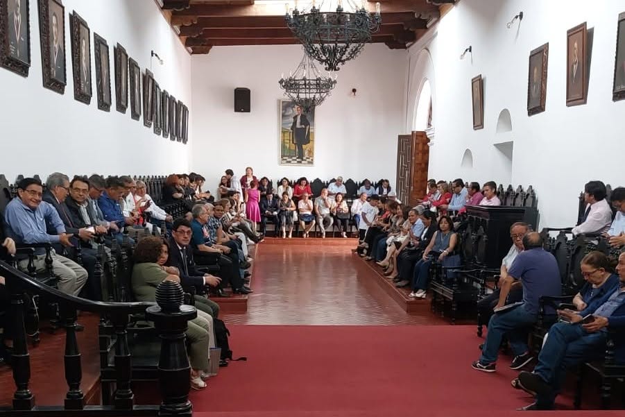 𝗜𝗡𝗩𝗘𝗦𝗧𝗜𝗚𝗔𝗖𝗜𝗢́𝗡 𝗙𝗢𝗥𝗠𝗔𝗧𝗜𝗩𝗔 𝗬 𝗖𝗔𝗟𝗜𝗗𝗔𝗗 𝗗𝗘 𝗔𝗣𝗥𝗘𝗡𝗗𝗜𝗭𝗔𝗝𝗘 - 𝗧𝗢́𝗣𝗜𝗖𝗢𝗦 𝗘𝗦𝗣𝗘𝗖𝗜𝗔𝗟𝗘𝗦 𝗗𝗘 𝗙𝗜𝗦𝗜𝗖𝗢𝗤𝗨𝗜́𝗠𝗜𝗖𝗔 𝗣𝗔𝗥𝗔 𝗟𝗔 𝗜𝗡𝗩𝗘𝗦𝗧𝗜𝗚𝗔𝗖𝗜𝗢́𝗡 𝗖𝗜𝗘𝗡𝗧𝗜́𝗙𝗜𝗖𝗔